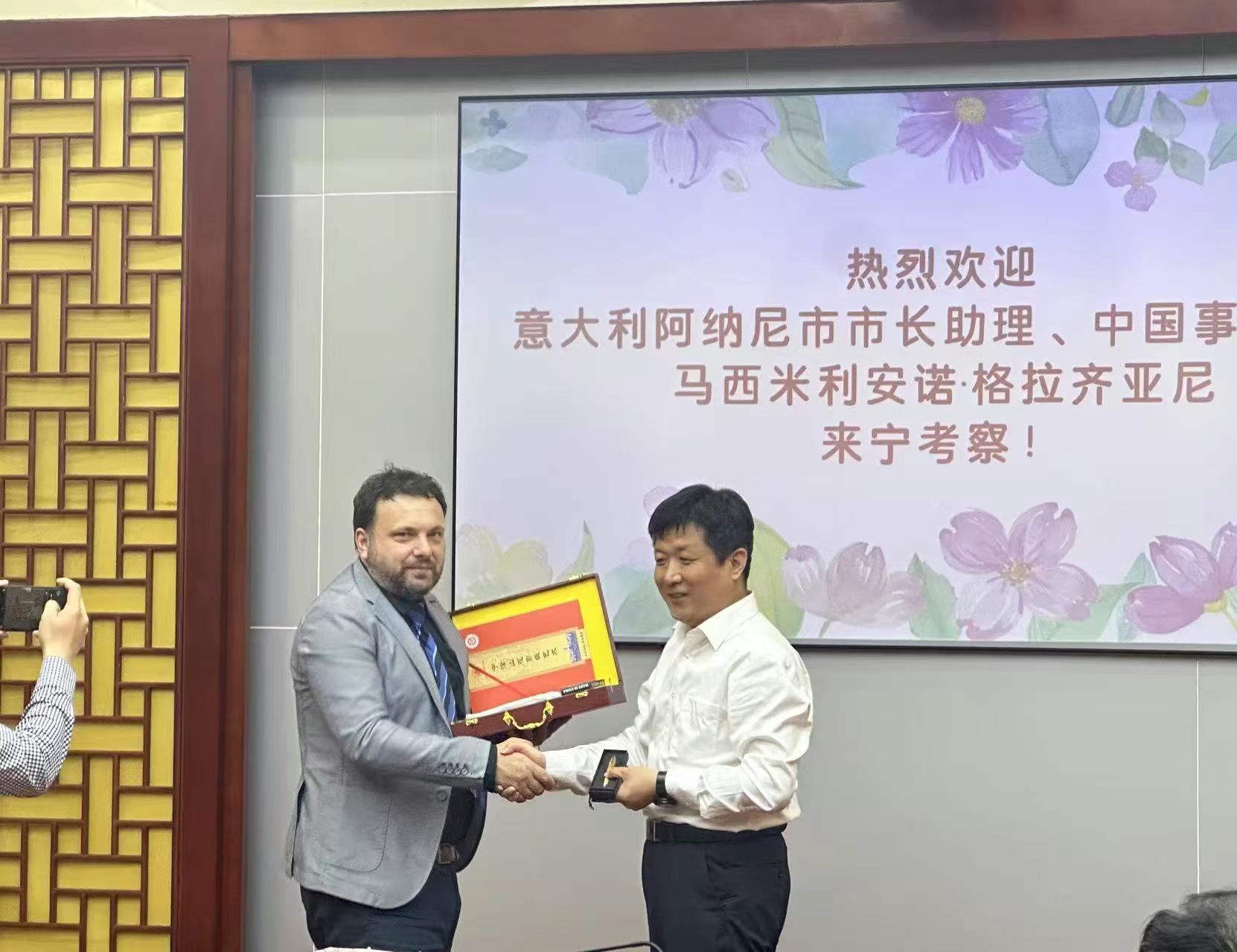 Cerimonia di scambio doni ufficiale